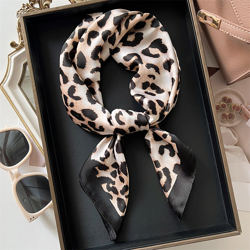 70cm Square Luxury Leopard Pri - Face Scarf Mask recension och pris