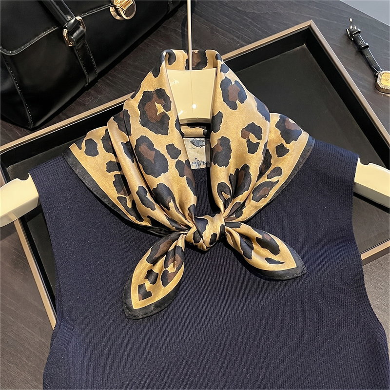 100% Silk Square Scarf Leopard - Face Scarf Mask recension och pris