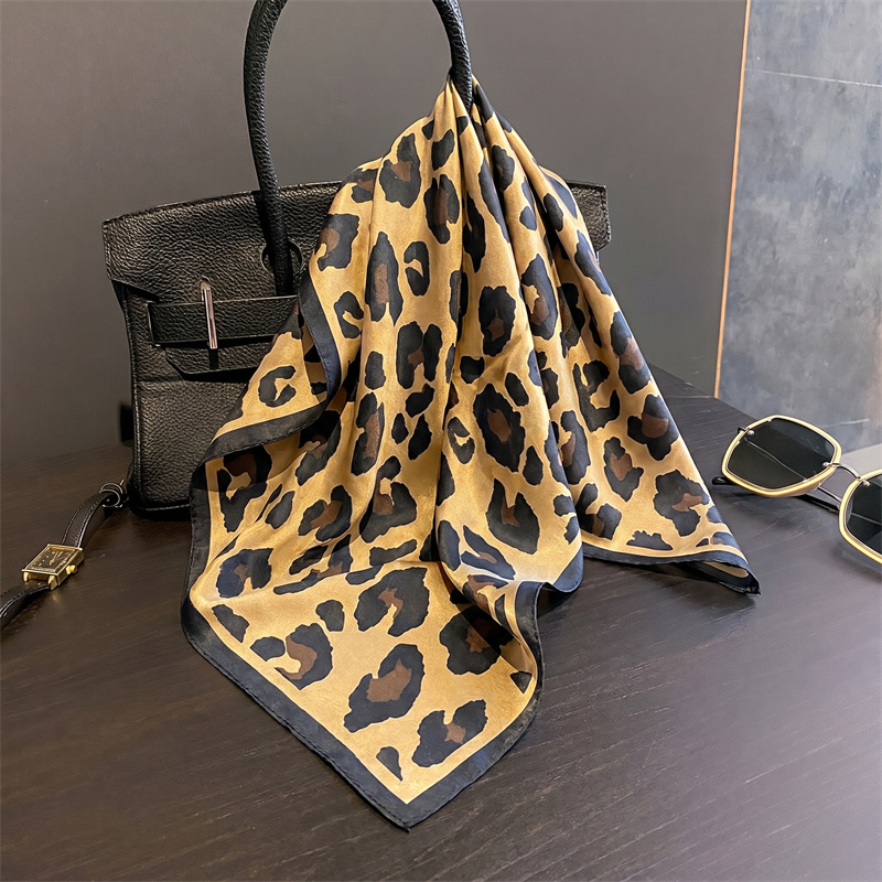 100% Silk Square Scarf Leopard - Face Scarf Mask recension och pris